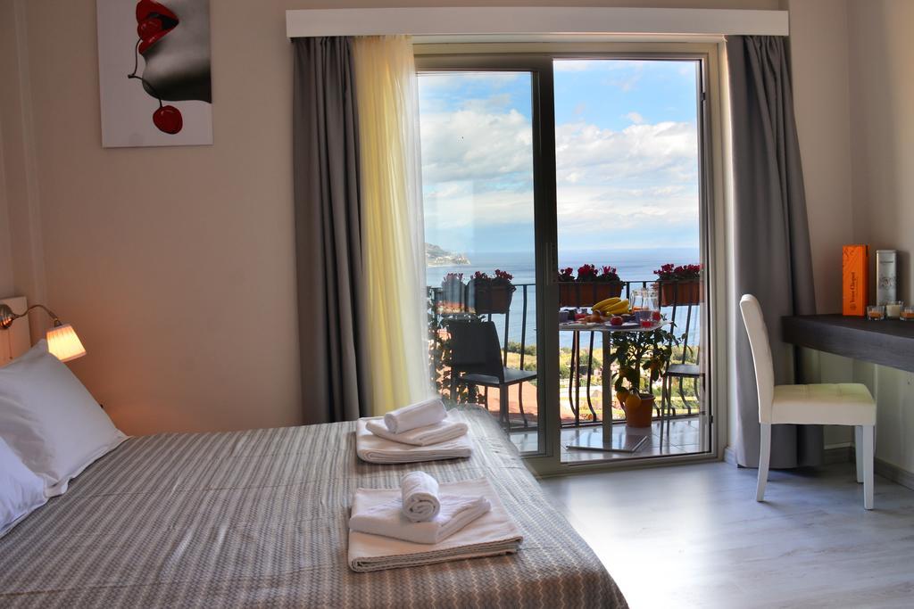 Athena Charming Rooms Таормина Екстериор снимка